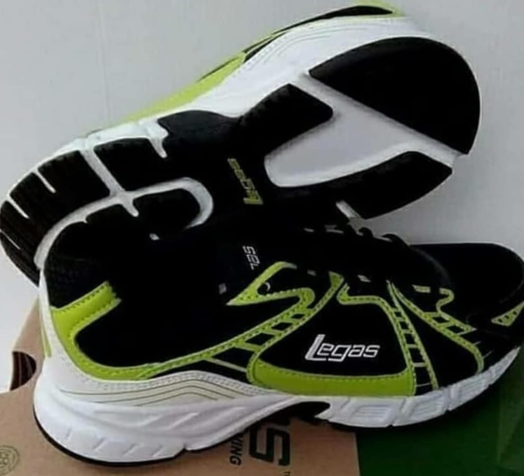 Sepatu Olahraga Legas